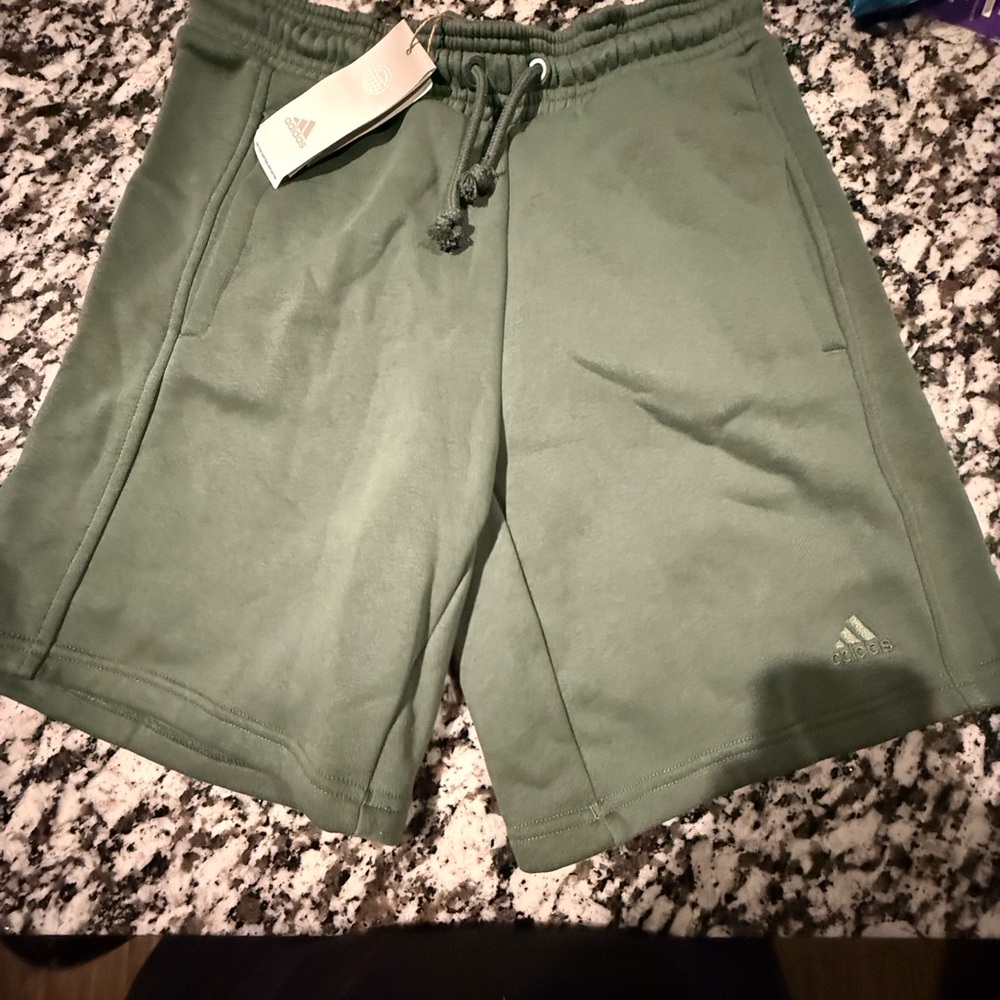 adidas Women's
Sportswear ALL SZN
Fleece Shorts